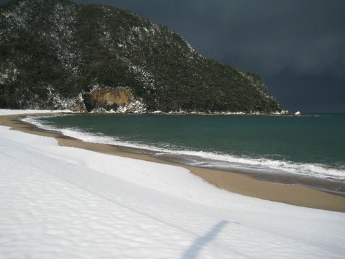 訓谷浜雪景色・西側