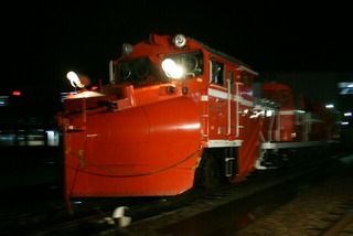 コスモス咲いて、ラッセル車試運転・・・