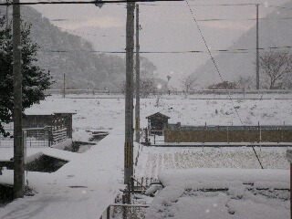 木船、線路側の雪