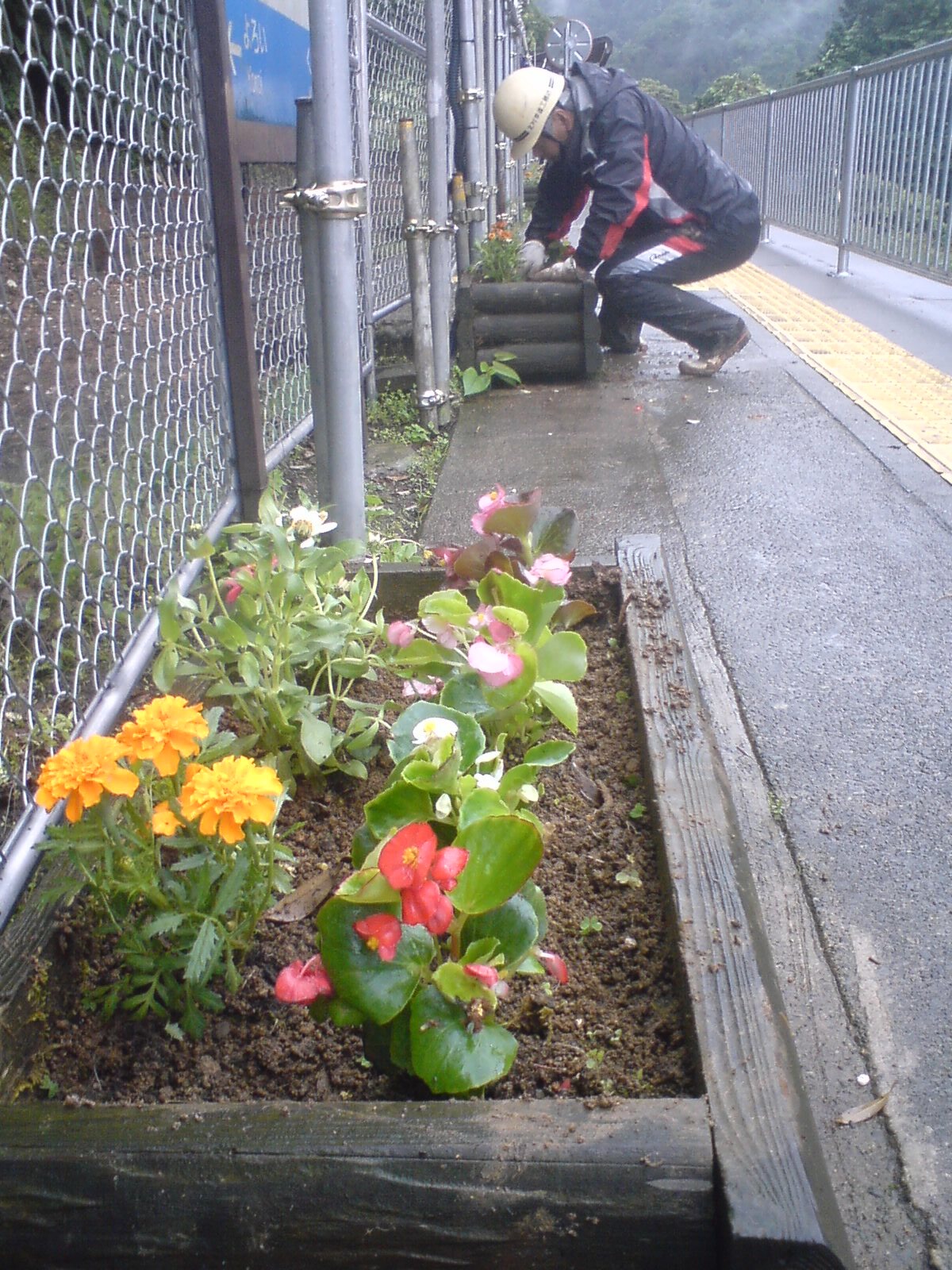 今は花壇で美化されている餘部駅