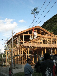 建前をされた建築中の家