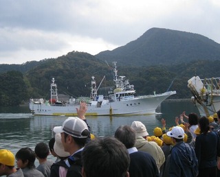 松葉ガニ解禁で港は・・・