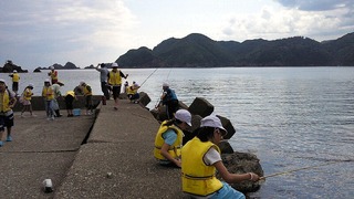 自然学校で魚釣り体験