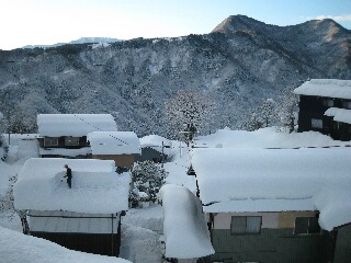 大雪の山里