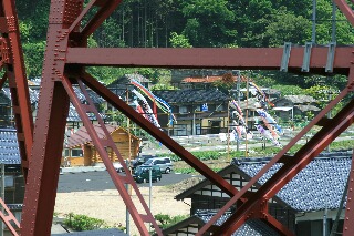 鉄橋とコイノボリ