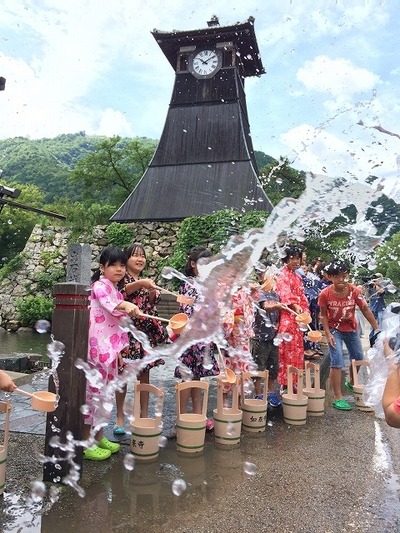 城下町出石で打ち水