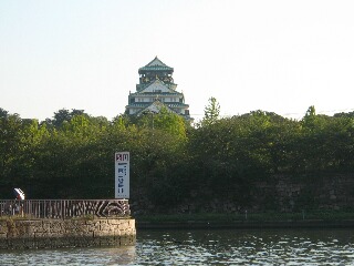 川から見える大阪城