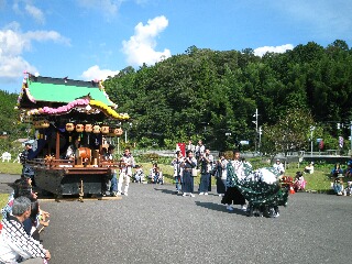 のどかな、のどかな村祭り