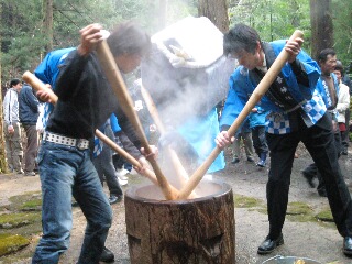 湯気の中にいるのは？