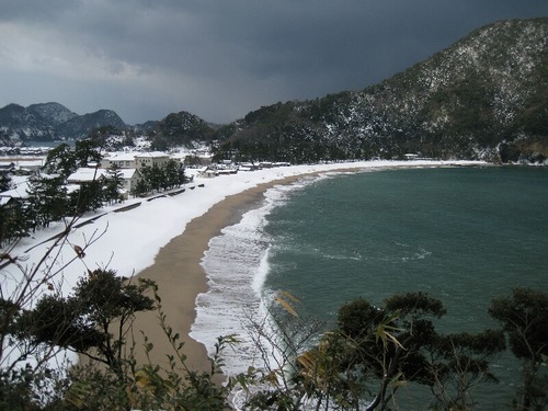 訓谷浜雪景色・上から