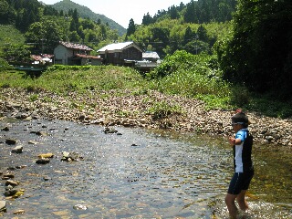 山奥の川へ