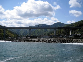 餘部鉄橋が生まれ変わって展望台「空の駅」に・・・