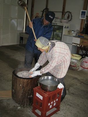 お餅つきは健康の・・・