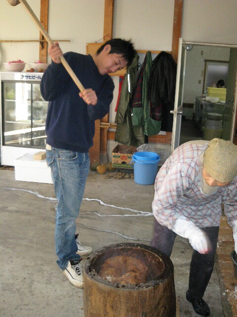 餅つきが始まりました！