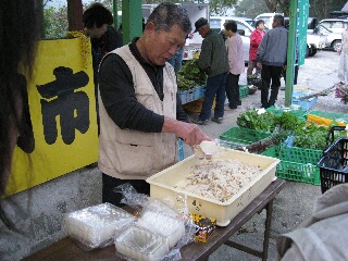 サービスの鳥飯をど～ぞ