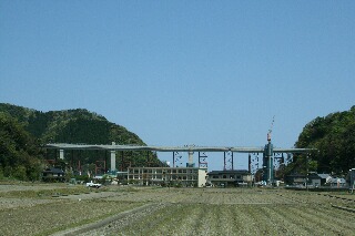 南側からみた餘部鉄橋はすでにコンクリートの橋のように