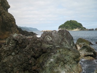 岩場と白石島