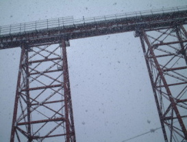 余部鉄橋・雪降りしきる
