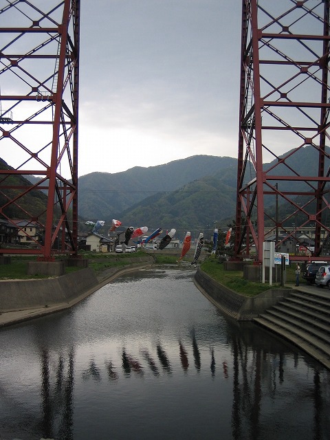 餘部鉄橋にコイノボリ（全景）